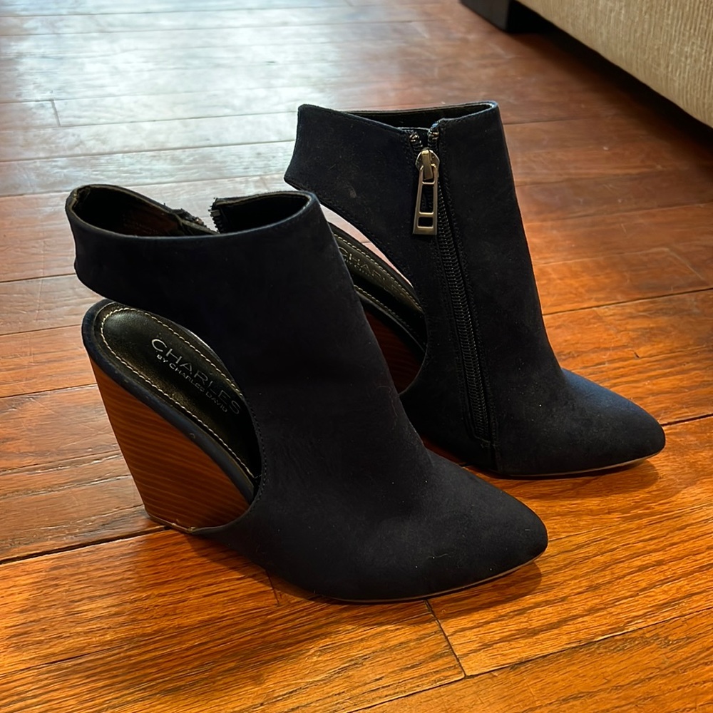 Charles by Charles David free people look alike blue suede wedge heel size 6.5